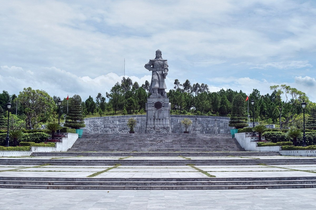 Tượng đài Quang Trung